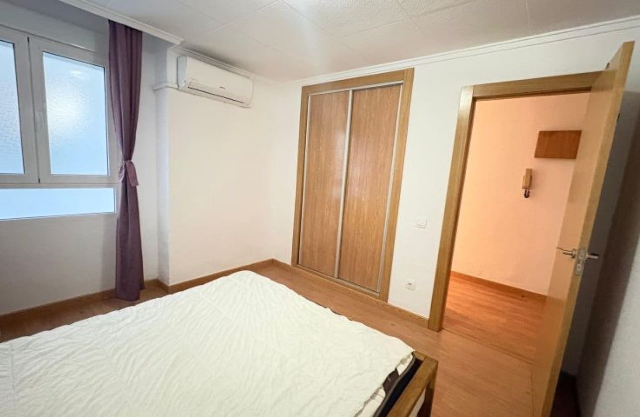 3 bedroom Beach Apartment for sale in Torrevieja - € 165,000 (Ref: 9649775)