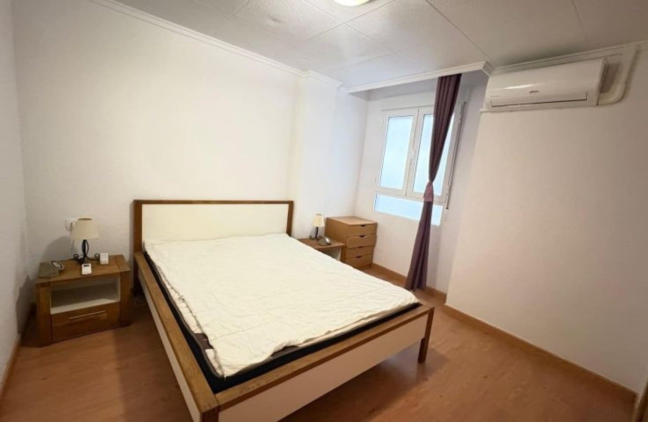 3 bedroom Beach Apartment for sale in Torrevieja - € 165,000 (Ref: 9649775)