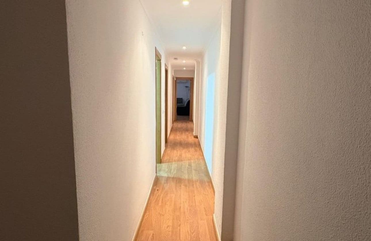 3 bedroom Beach Apartment for sale in Torrevieja - € 165,000 (Ref: 9649775)