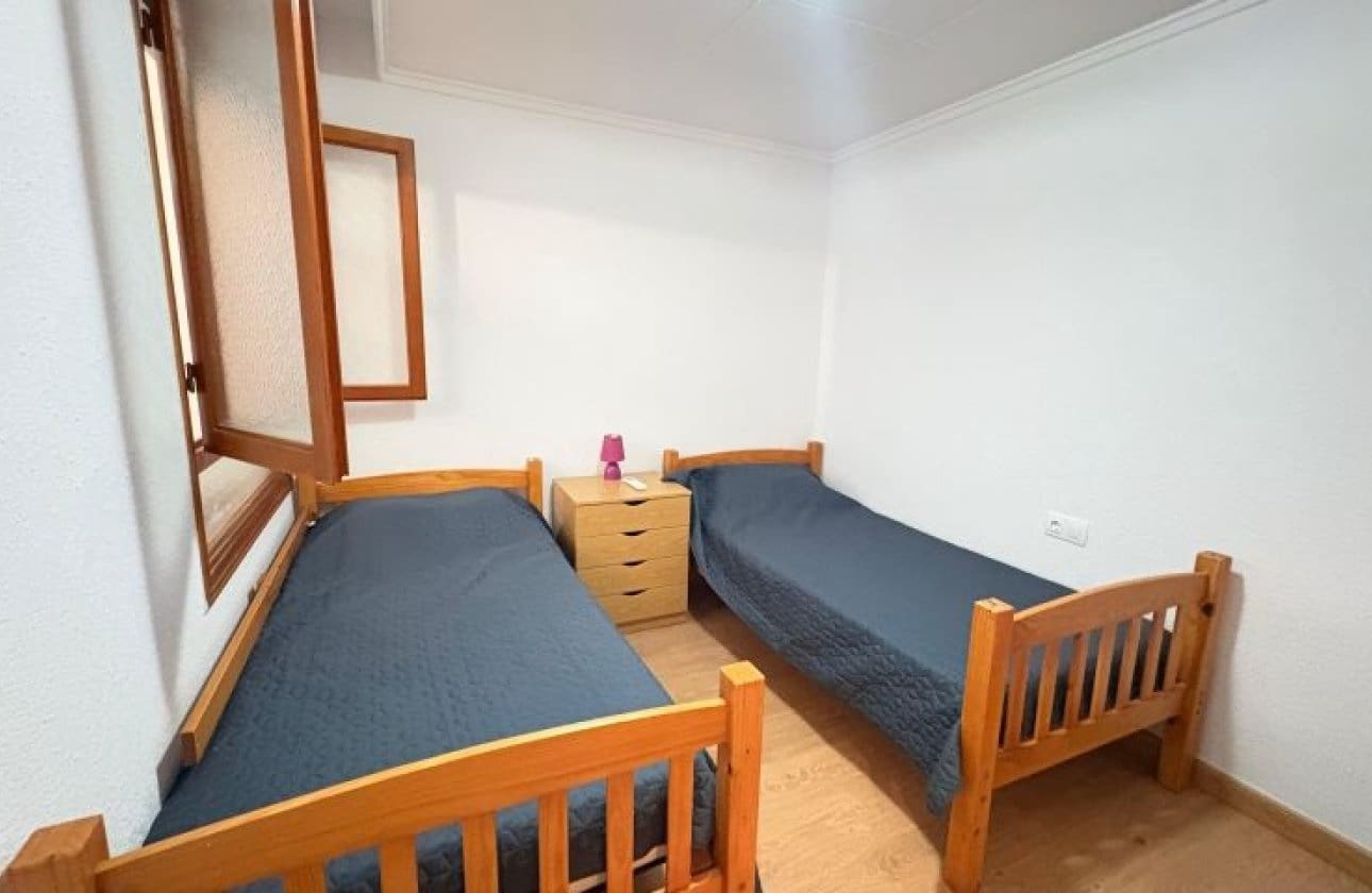 3 bedroom Beach Apartment for sale in Torrevieja - € 165,000 (Ref: 9649775)