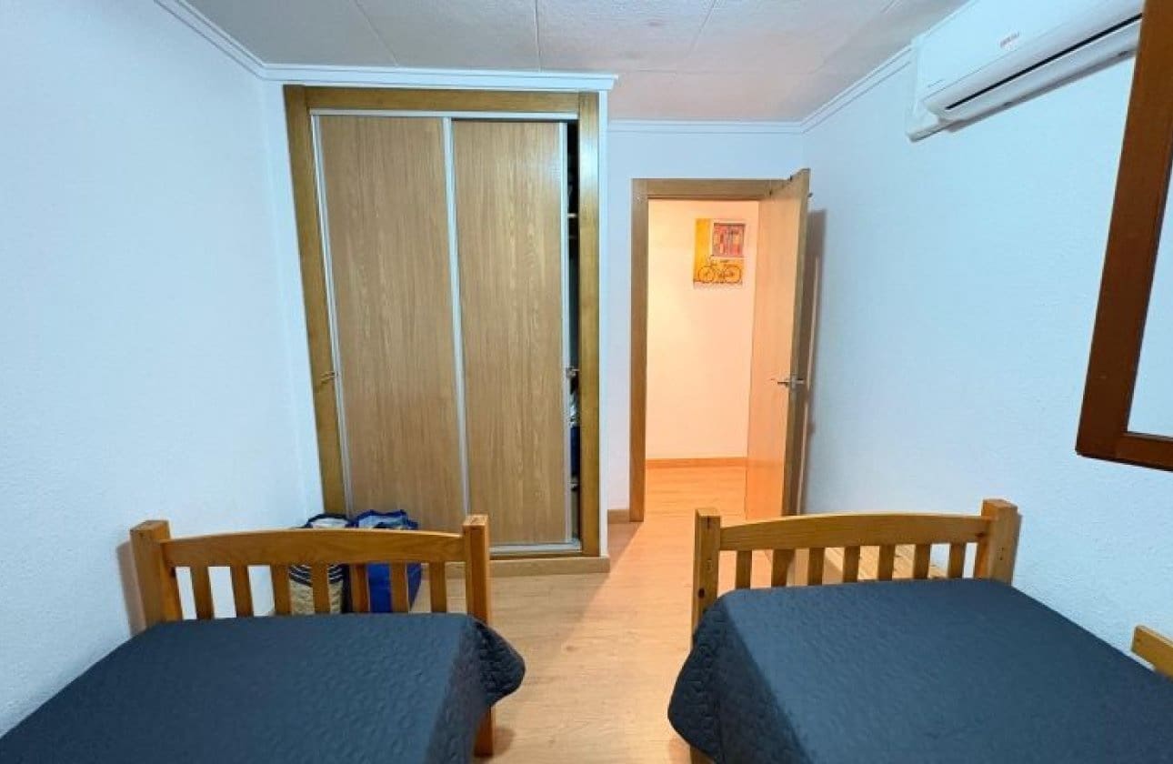 3 bedroom Beach Apartment for sale in Torrevieja - € 165,000 (Ref: 9649775)