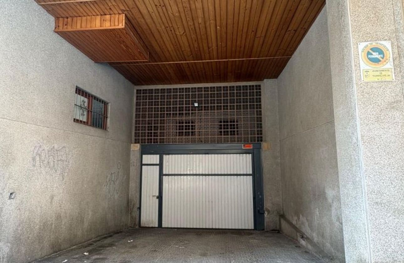 3 bedroom Beach Apartment for sale in Torrevieja - € 165,000 (Ref: 9649775)