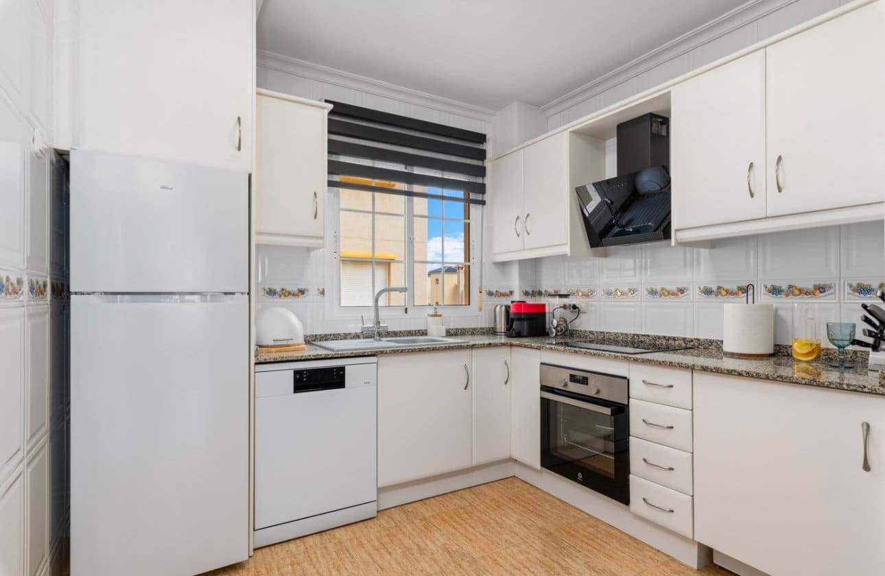 2 sovrum Lägenhet till salu i Orihuela Costa med pool - 179 000 € (Ref: 9650390)