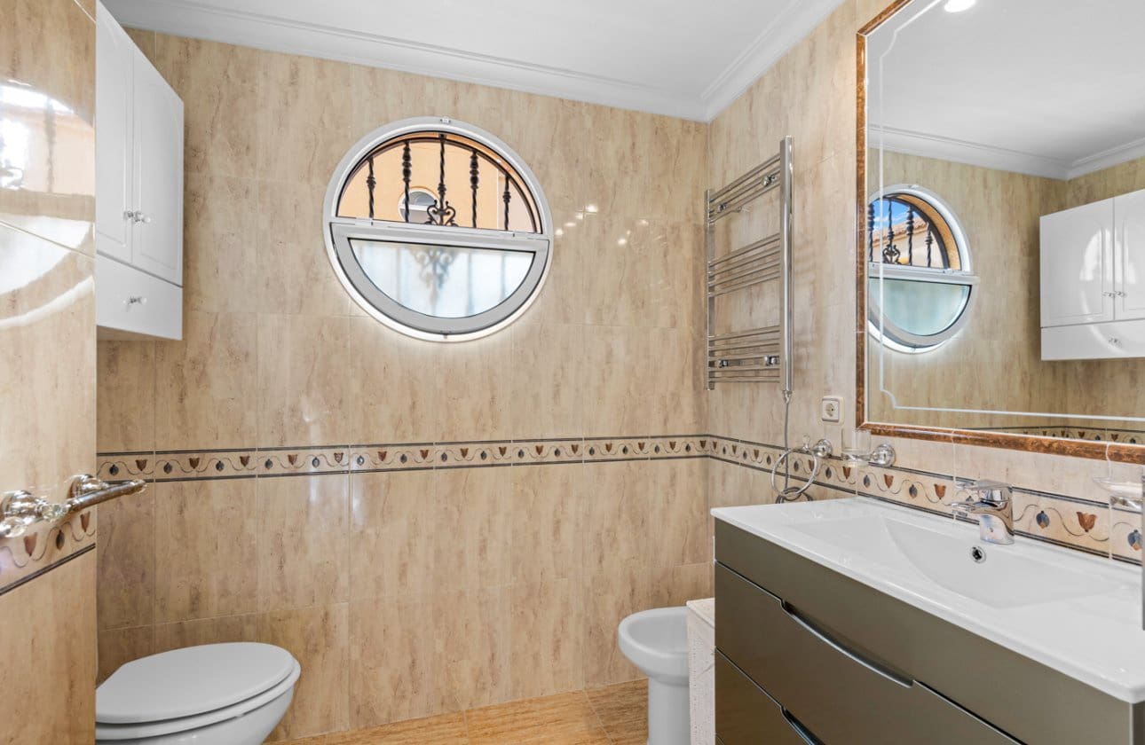 2 sovrum Lägenhet till salu i Orihuela Costa med pool - 179 000 € (Ref: 9650390)