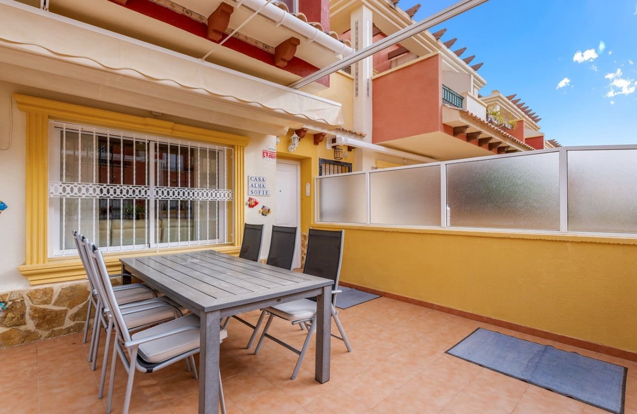 3 slaapkamer Villa te koop in Villamartin met zwembad - € 345.000 (Ref: 9670971)