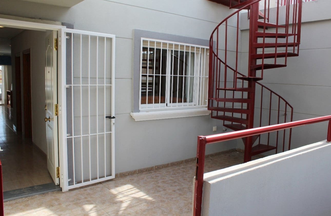 2 bedroom Penthouse for sale in Villamartin - € 148,000 (Ref: 9670972)