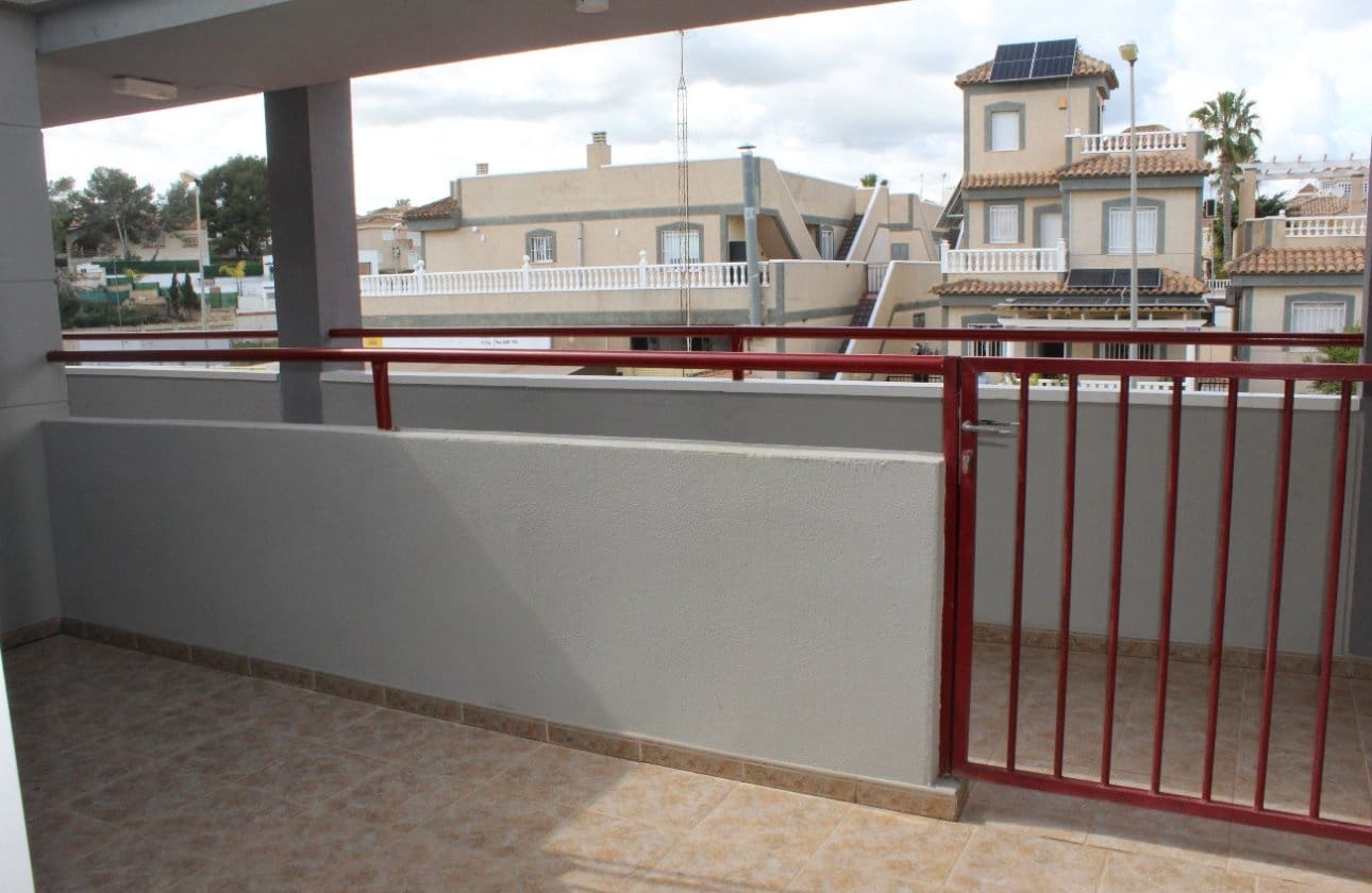 2 bedroom Penthouse for sale in Villamartin - € 148,000 (Ref: 9670972)