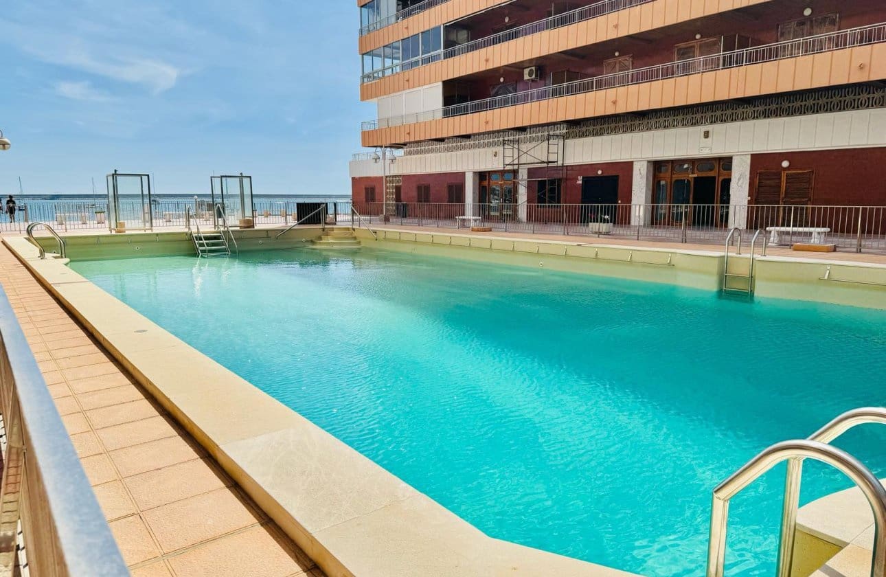 3 chambre Appartement de Plage à vendre à Torrevieja avec piscine - 244 990 € (Ref: 9670973)