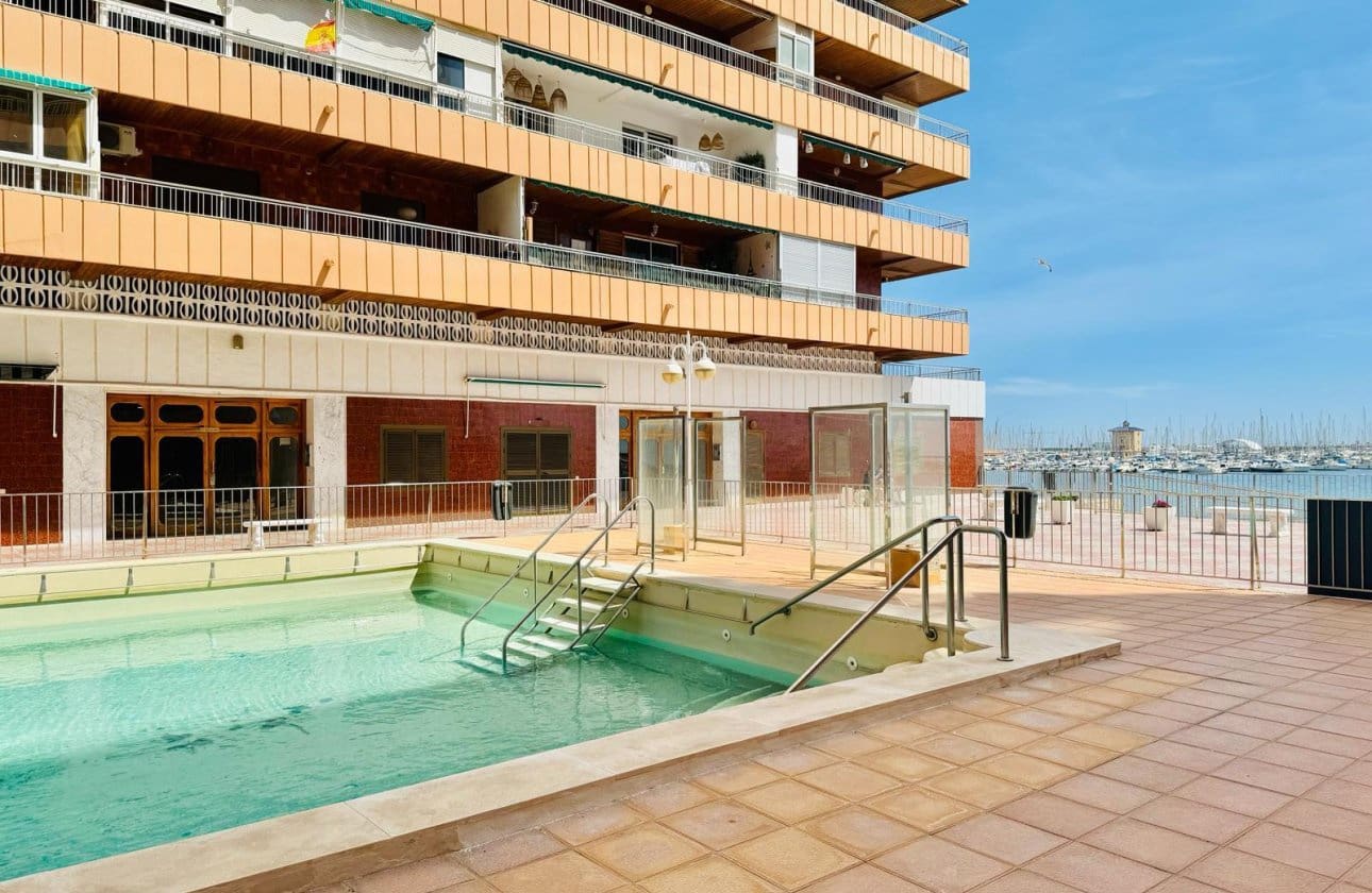 3 chambre Appartement de Plage à vendre à Torrevieja avec piscine - 244 990 € (Ref: 9670973)