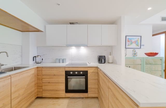 2 slaapkamer Strandappartement te koop in Punta Prima, Orihuela met zwembad - € 260.000 (Ref: 9677900)