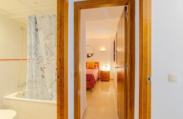 2 slaapkamer Strandappartement te koop in Punta Prima, Orihuela met zwembad - € 260.000 (Ref: 9677900)