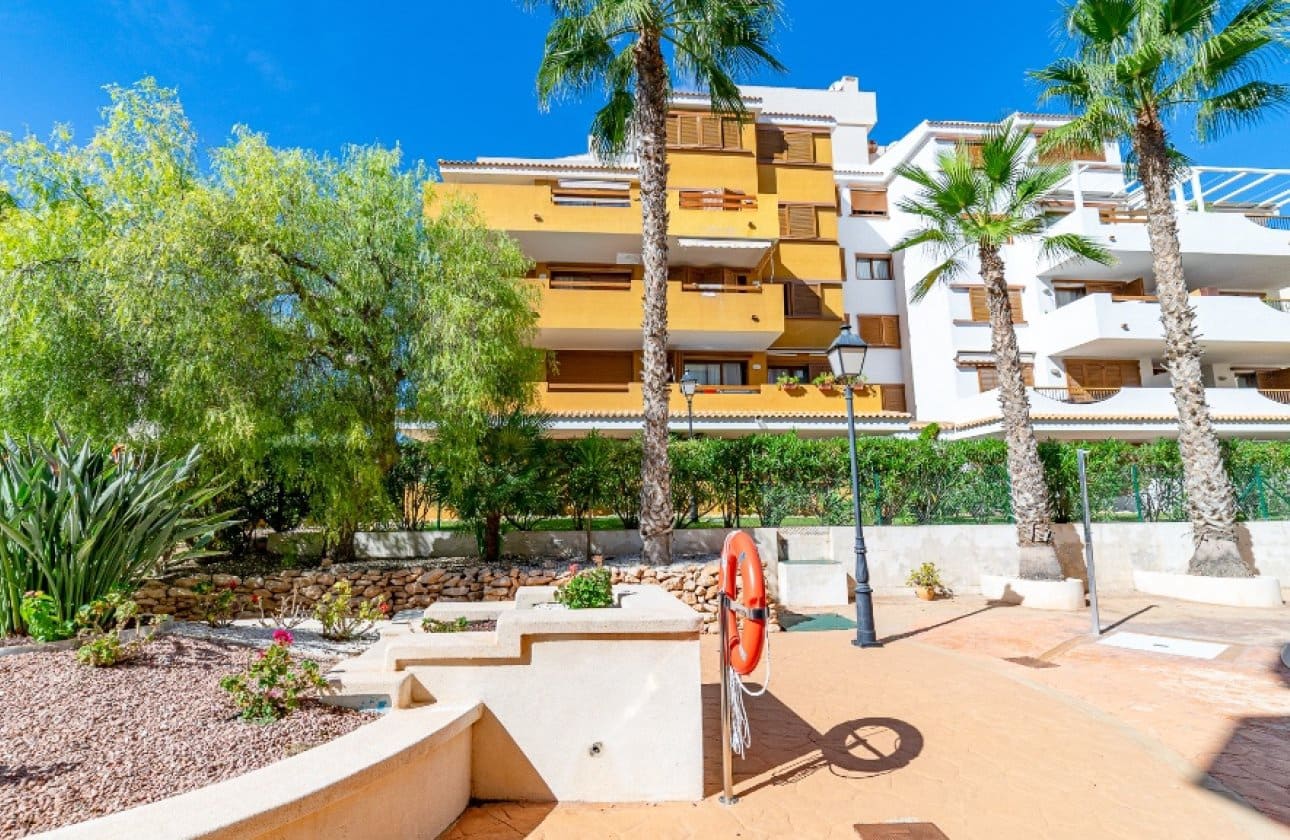 2 soverom Strandleiligheter til salgs i Orihuela Costa med svømmebasseng - € 260 000 (Ref: 9677900)