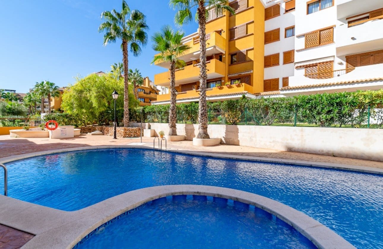 2 soverom Strandleiligheter til salgs i Orihuela Costa med svømmebasseng - € 260 000 (Ref: 9677900)