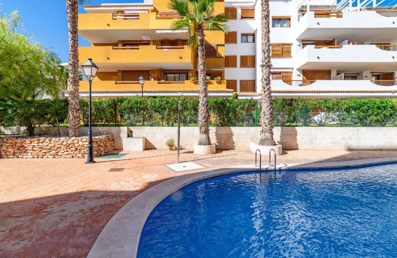 2 soverom Strandleiligheter til salgs i Orihuela Costa med svømmebasseng - € 260 000 (Ref: 9677900)
