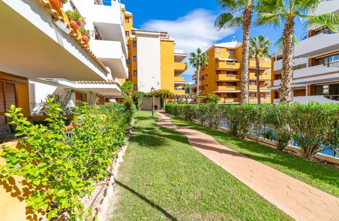 2 soverom Strandleiligheter til salgs i Orihuela Costa med svømmebasseng - € 260 000 (Ref: 9677900)