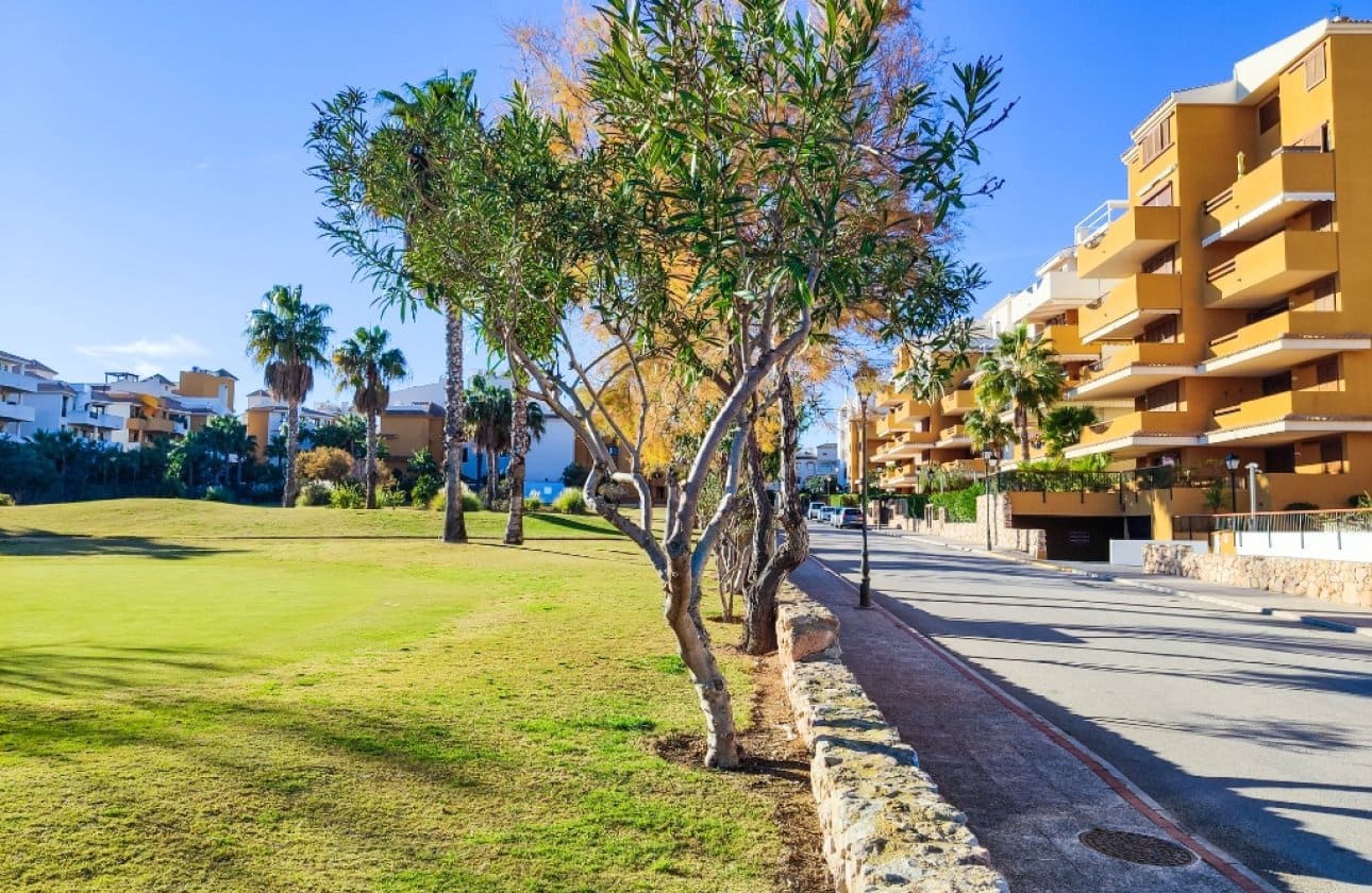 2 soverom Strandleiligheter til salgs i Orihuela Costa med svømmebasseng - € 260 000 (Ref: 9677900)