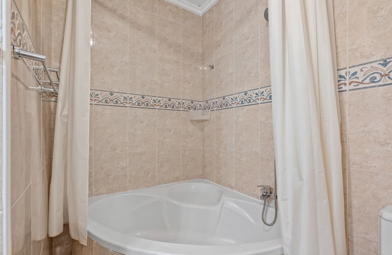 2 sypialnia Dom na sprzedaż w Ciudad Quesada z basenem - 165 000 € (Ref: 9722201)