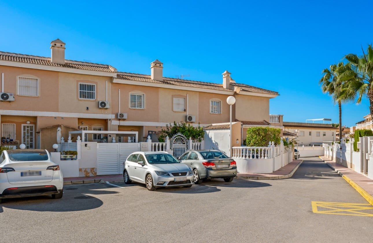 2 sypialnia Dom na sprzedaż w Ciudad Quesada z basenem - 165 000 € (Ref: 9722201)