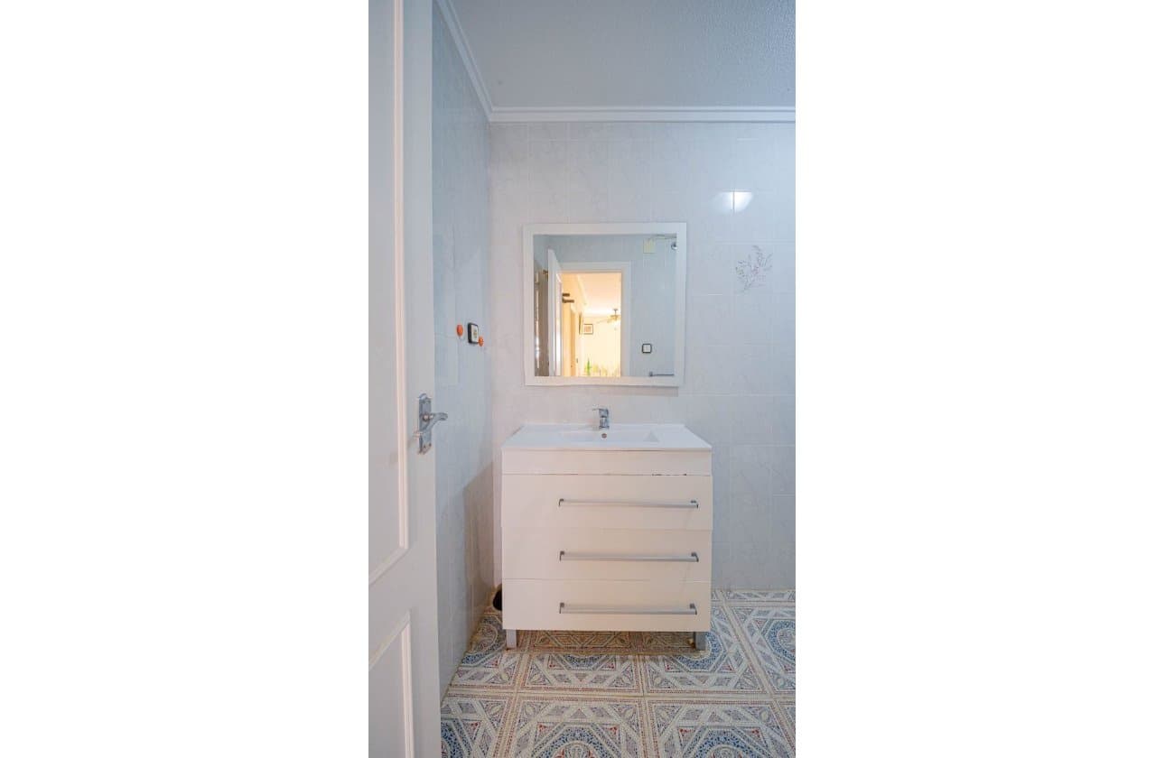 2 bedroom Beach Apartment for sale in Orihuela Costa with pool - € 165,000 (Ref: 9722204)