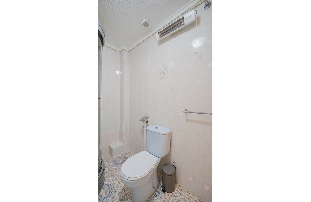 2 bedroom Beach Apartment for sale in Orihuela Costa with pool - € 165,000 (Ref: 9722204)