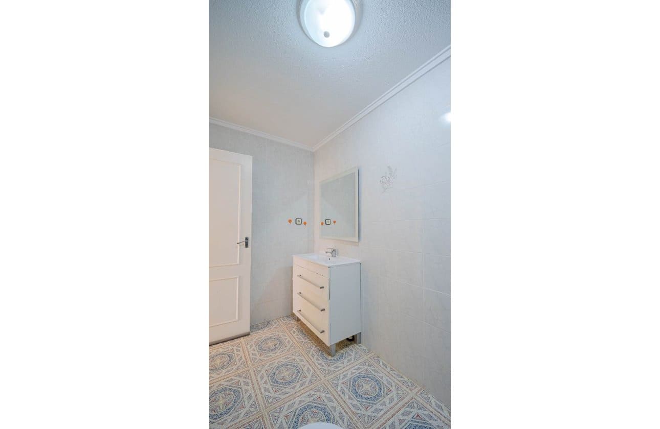 2 bedroom Beach Apartment for sale in Orihuela Costa with pool - € 165,000 (Ref: 9722204)