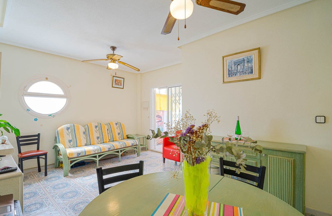 2 bedroom Beach Apartment for sale in Orihuela Costa with pool - € 165,000 (Ref: 9722204)