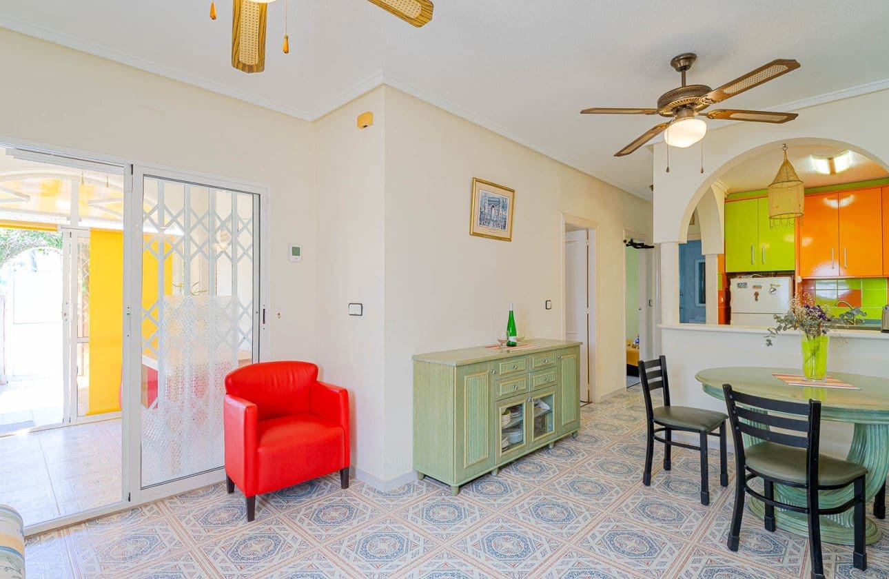 2 bedroom Beach Apartment for sale in Orihuela Costa with pool - € 165,000 (Ref: 9722204)