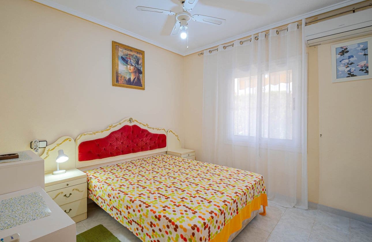 2 bedroom Beach Apartment for sale in Orihuela Costa with pool - € 165,000 (Ref: 9722204)