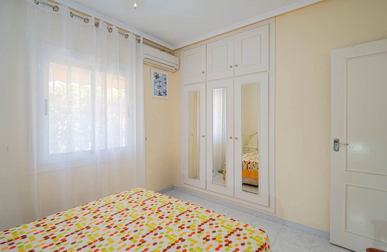 2 bedroom Beach Apartment for sale in Orihuela Costa with pool - € 165,000 (Ref: 9722204)