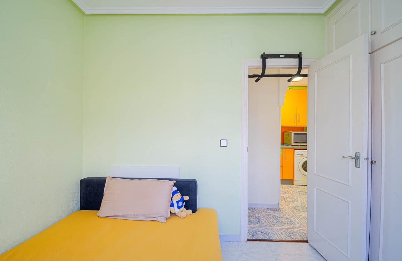 2 bedroom Beach Apartment for sale in Orihuela Costa with pool - € 165,000 (Ref: 9722204)