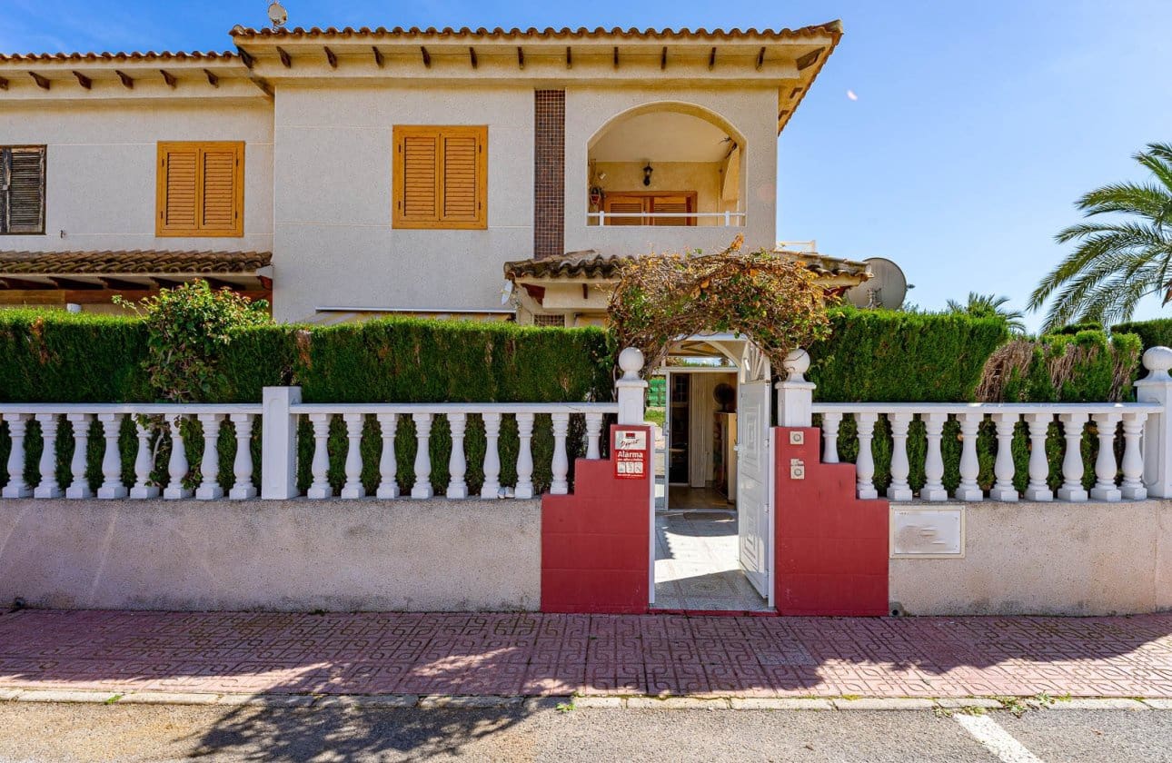 2 bedroom Beach Apartment for sale in Orihuela Costa with pool - € 165,000 (Ref: 9722204)