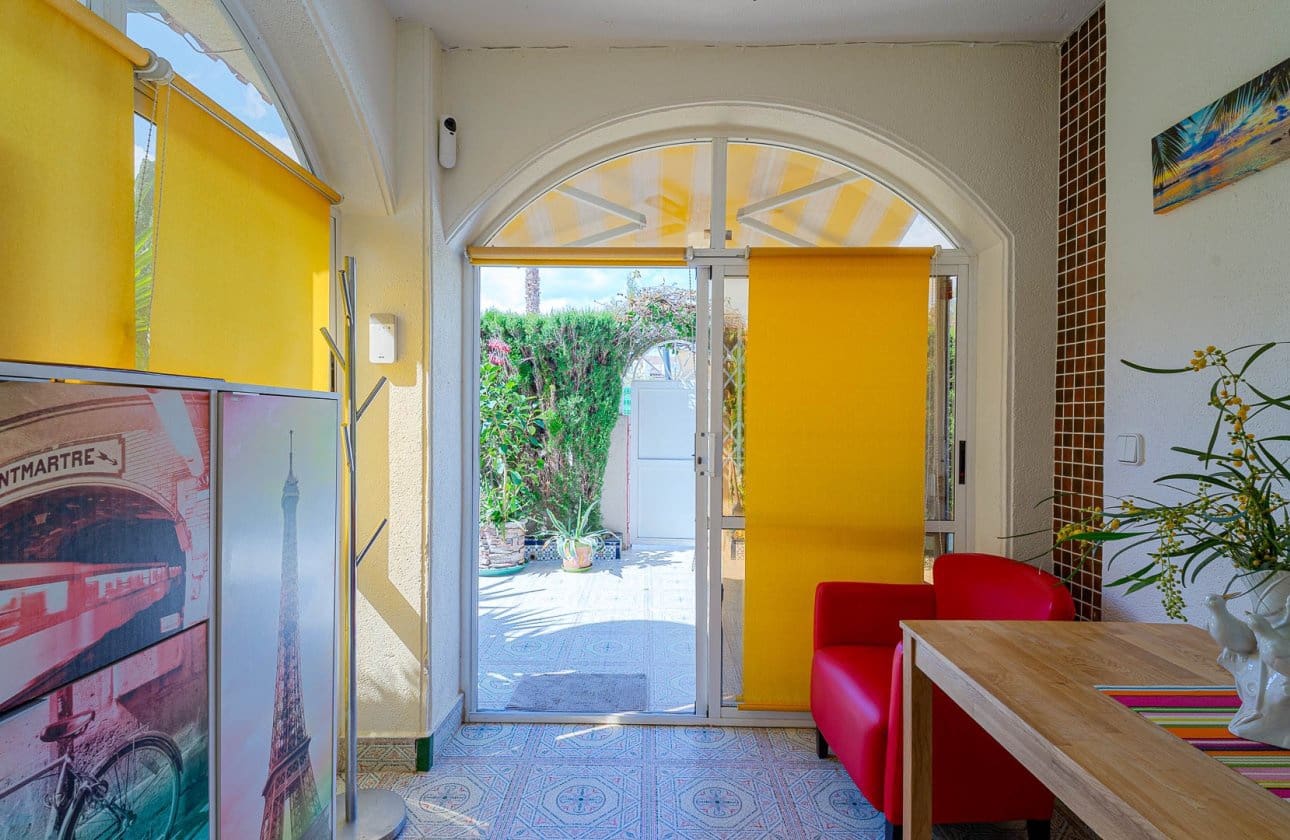 2 bedroom Beach Apartment for sale in Orihuela Costa with pool - € 165,000 (Ref: 9722204)