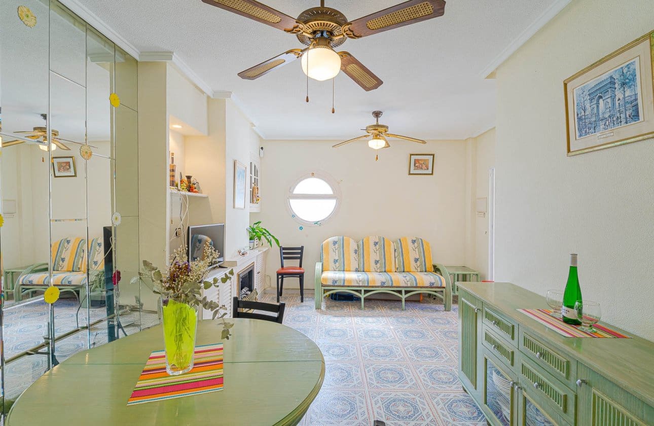 2 bedroom Beach Apartment for sale in Orihuela Costa with pool - € 165,000 (Ref: 9722204)