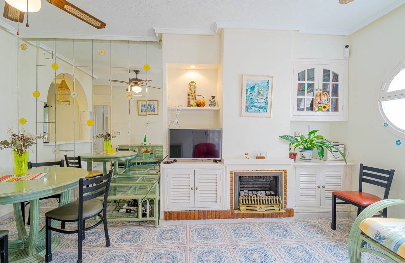 2 bedroom Beach Apartment for sale in Orihuela Costa with pool - € 165,000 (Ref: 9722204)