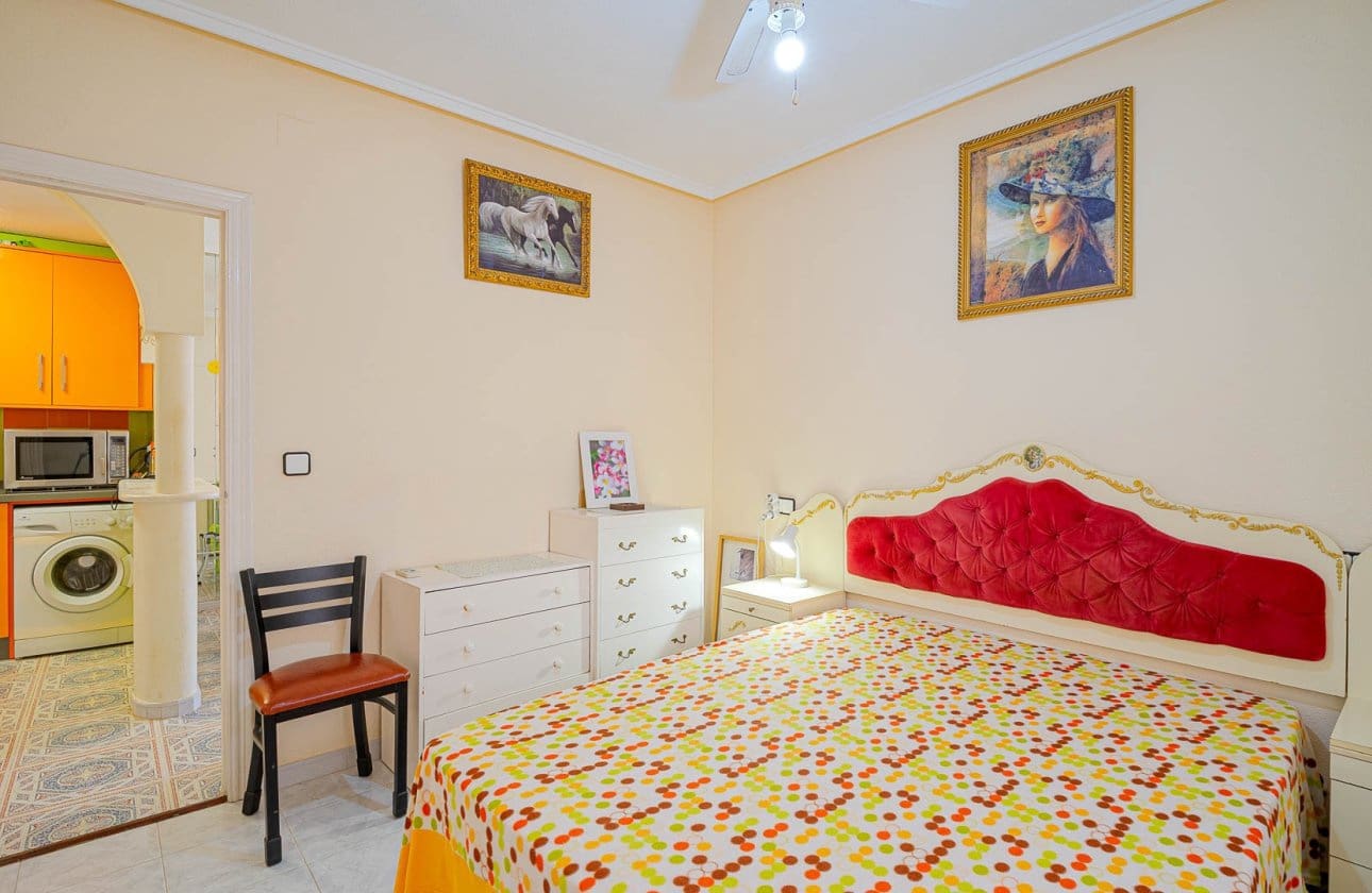 2 bedroom Beach Apartment for sale in Orihuela Costa with pool - € 165,000 (Ref: 9722204)