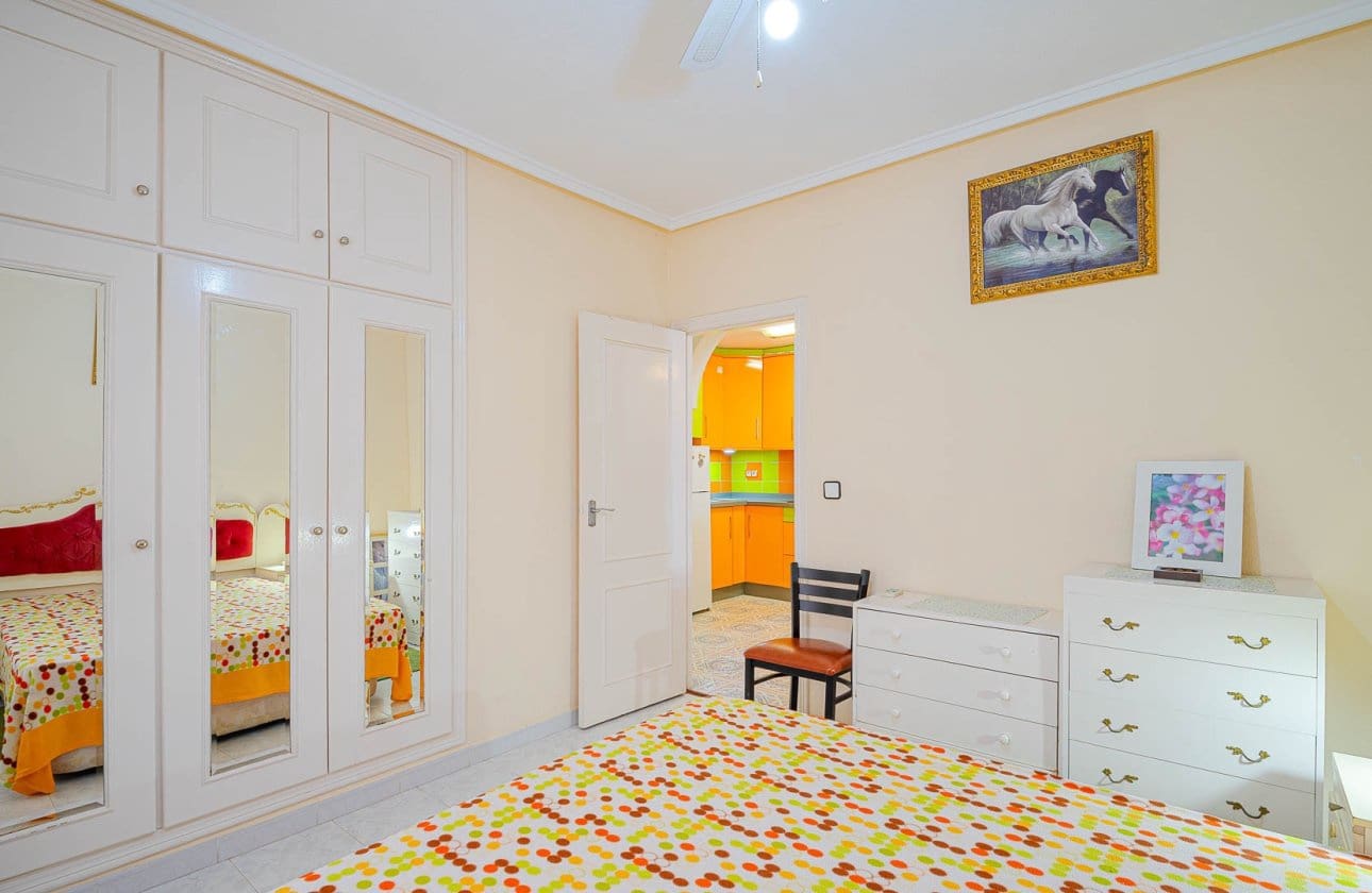 2 bedroom Beach Apartment for sale in Orihuela Costa with pool - € 165,000 (Ref: 9722204)