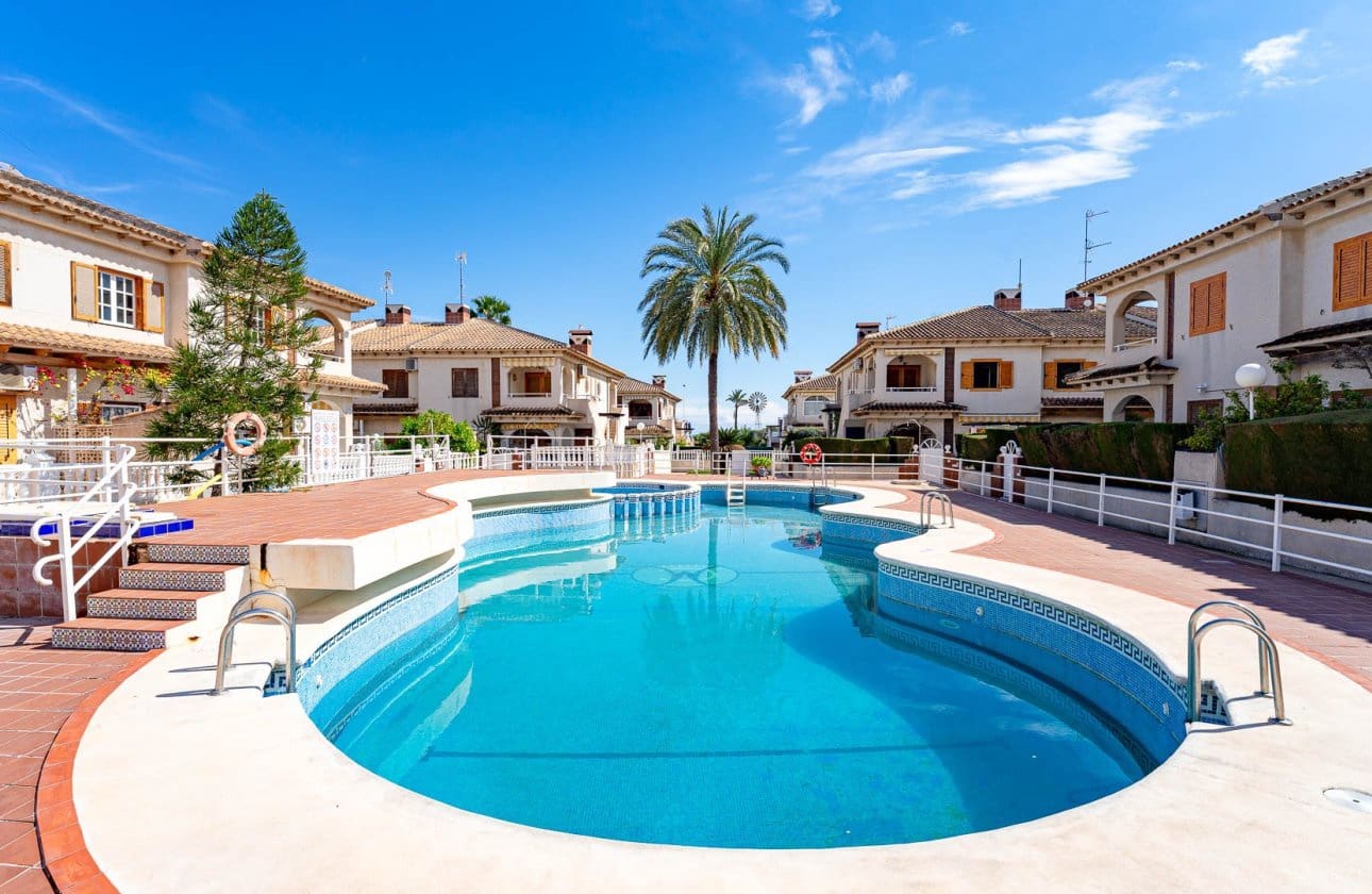 2 bedroom Beach Apartment for sale in Orihuela Costa with pool - € 165,000 (Ref: 9722204)