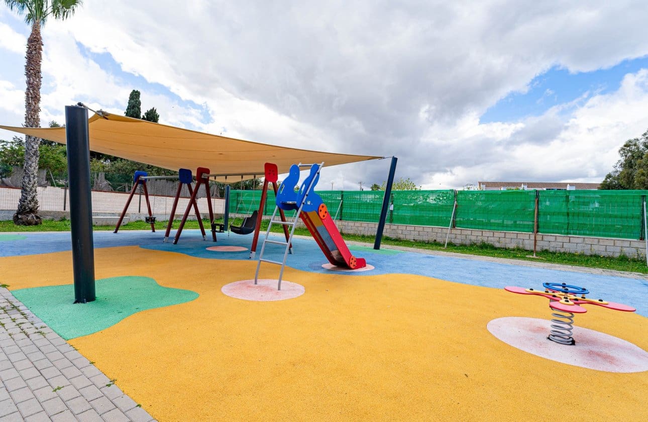 2 bedroom Beach Apartment for sale in Orihuela Costa with pool - € 165,000 (Ref: 9722204)