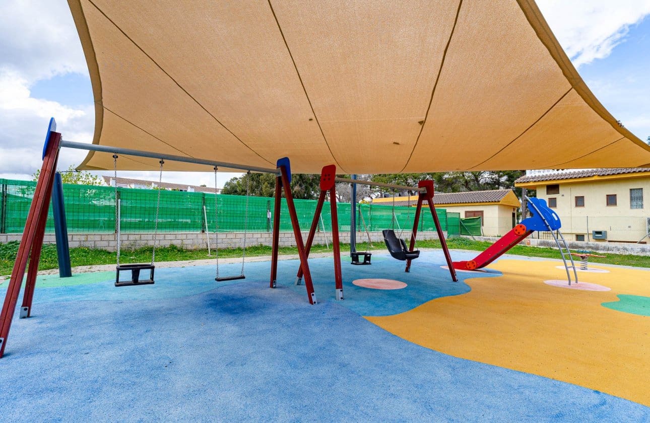 2 bedroom Beach Apartment for sale in Orihuela Costa with pool - € 165,000 (Ref: 9722204)