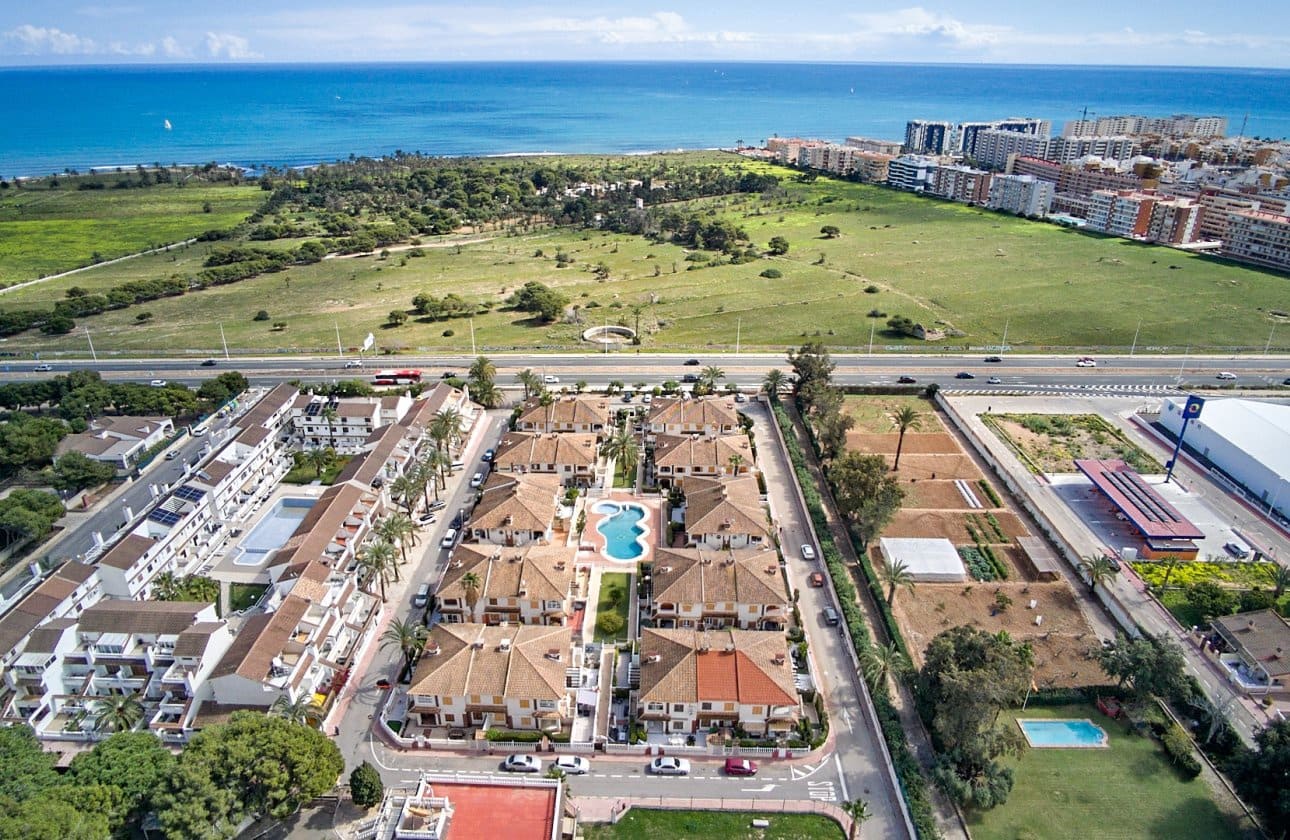 2 bedroom Beach Apartment for sale in Orihuela Costa with pool - € 165,000 (Ref: 9722204)