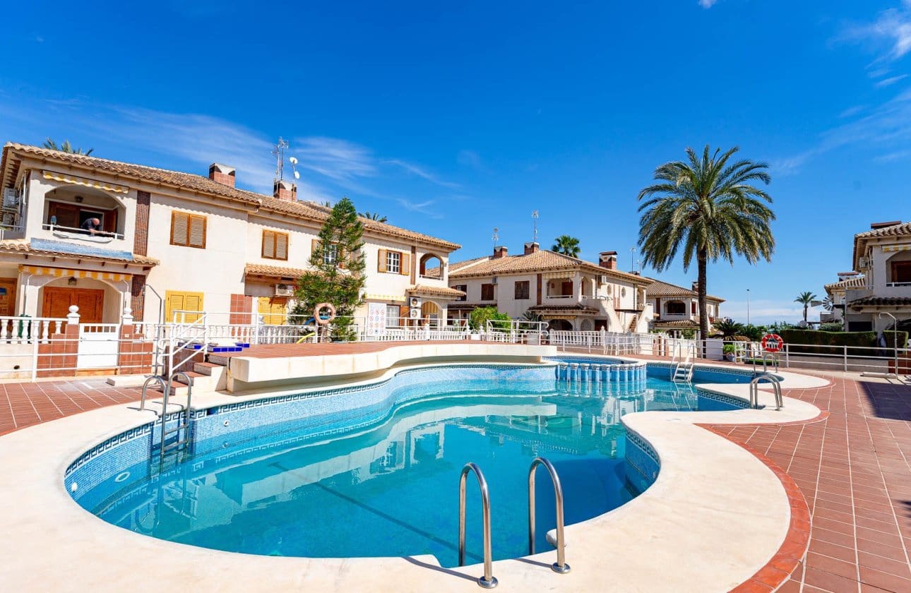 2 bedroom Beach Apartment for sale in Orihuela Costa with pool - € 165,000 (Ref: 9722204)