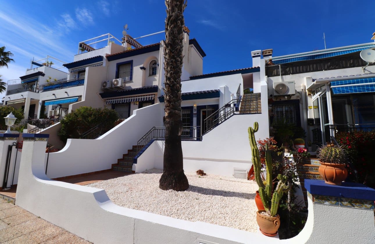 2 bedroom Bungalow for sale in Villamartin with pool - € 229,000 (Ref: 9739127)