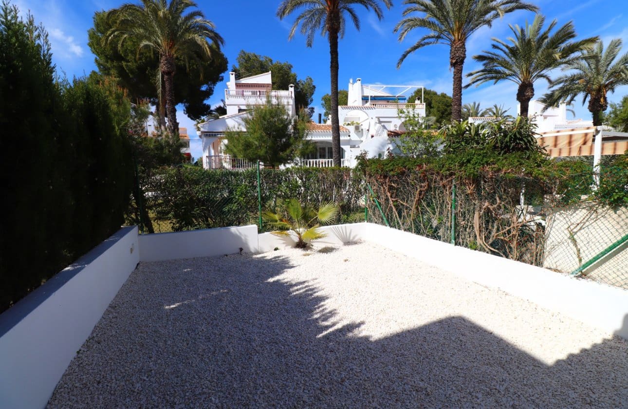2 bedroom Bungalow for sale in Villamartin with pool - € 229,000 (Ref: 9739127)
