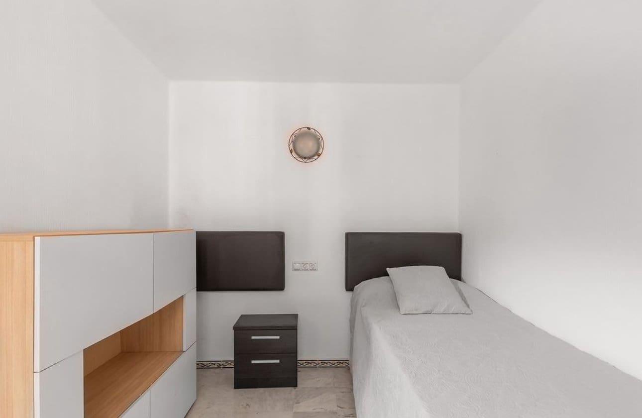 Apartamento Playa de 2 habitaciones en Torrevieja en venta con piscina - 249.000 € (Ref: 9739130)