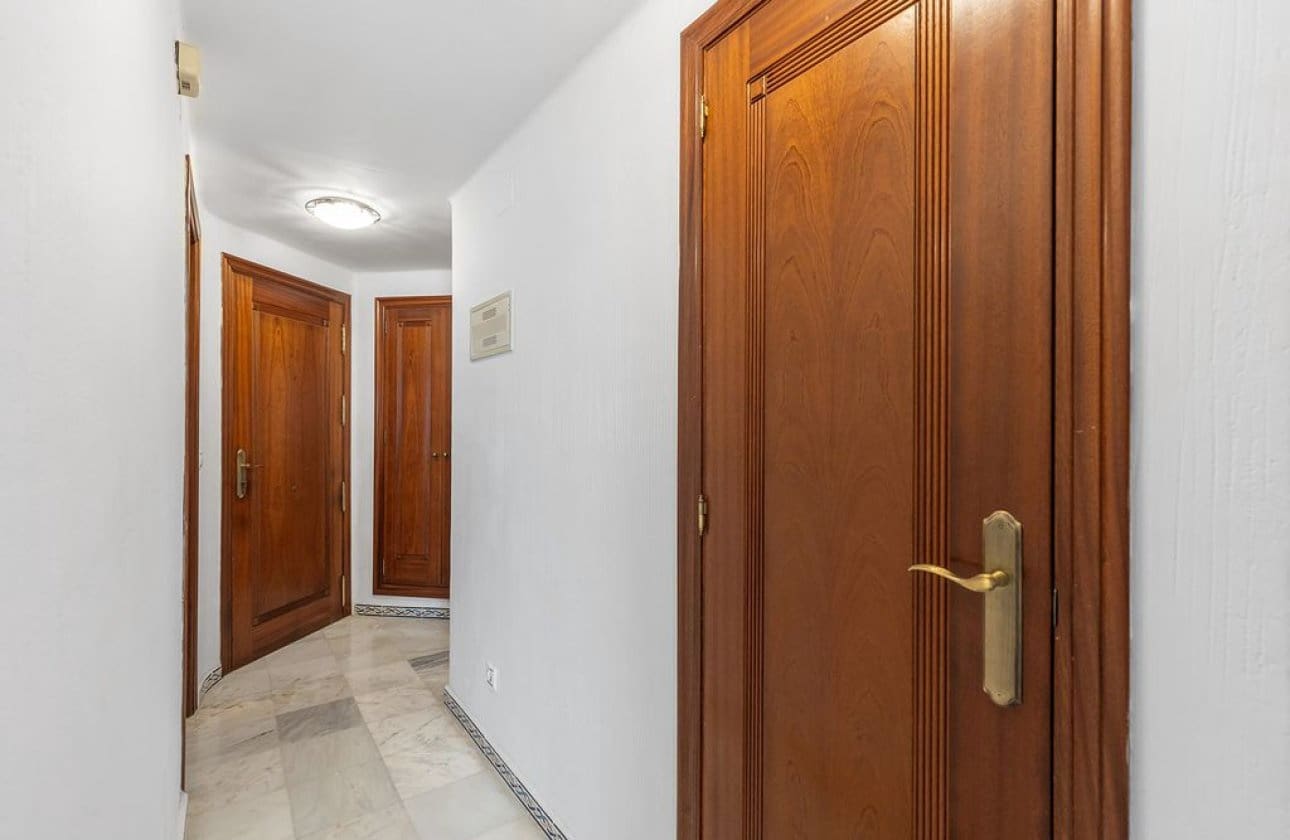 Apartamento Playa de 2 habitaciones en Torrevieja en venta con piscina - 249.000 € (Ref: 9739130)