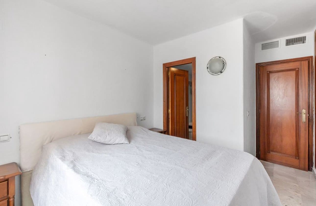 Apartamento Playa de 2 habitaciones en Torrevieja en venta con piscina - 249.000 € (Ref: 9739130)