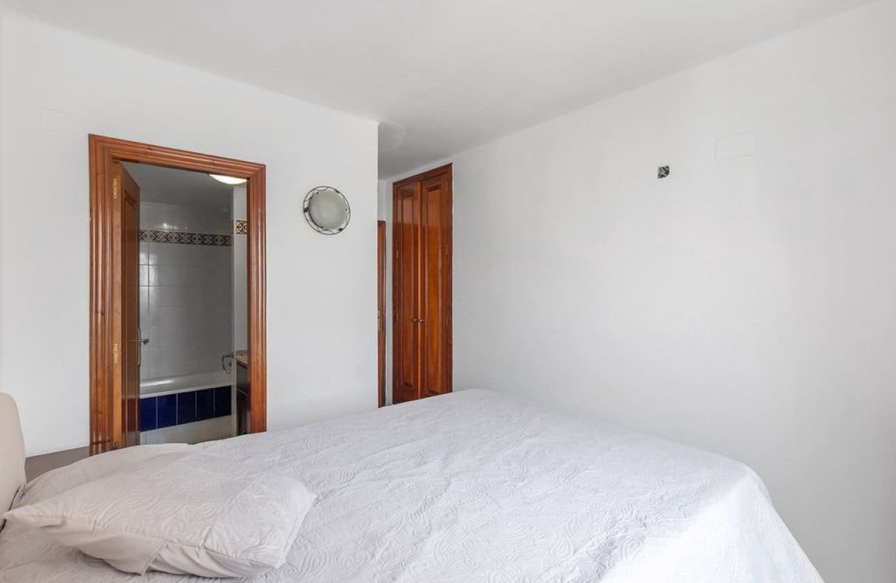 Apartamento Playa de 2 habitaciones en Torrevieja en venta con piscina - 249.000 € (Ref: 9739130)