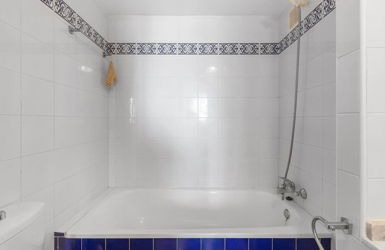 Apartamento Playa de 2 habitaciones en Torrevieja en venta con piscina - 249.000 € (Ref: 9739130)