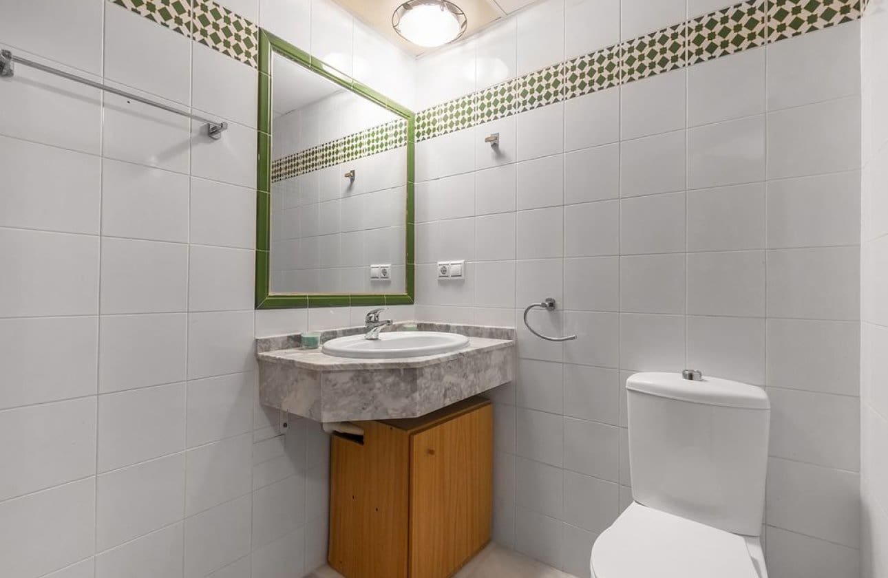 Apartamento Playa de 2 habitaciones en Torrevieja en venta con piscina - 249.000 € (Ref: 9739130)