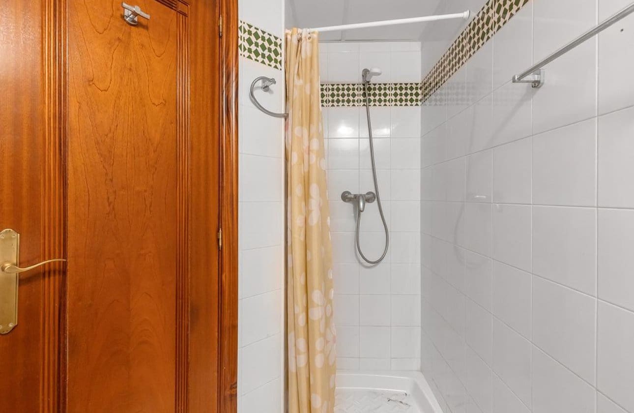 Apartamento Playa de 2 habitaciones en Torrevieja en venta con piscina - 249.000 € (Ref: 9739130)